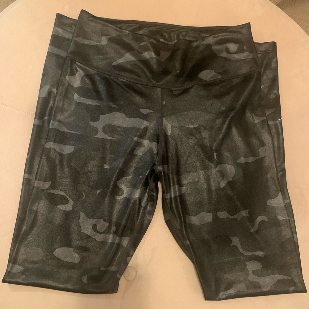 Nike Dri-FIT One Women's Mid-Rise Camo Leggings